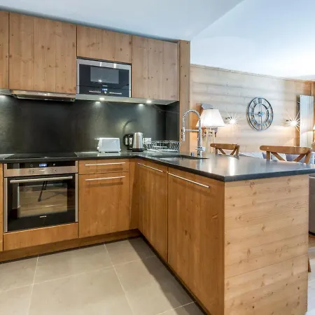 Magnifique Au Centre De Val-d'isere, Proche Pistes Et Commerces - Fr-1-519-1 Apartment *